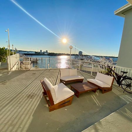 Luxurious Remodeled Direct Waterfront Apartment With Miami Skyline View And Outdoor Terrace Free Parking 5Min Drive To Miami Beach Exterior foto