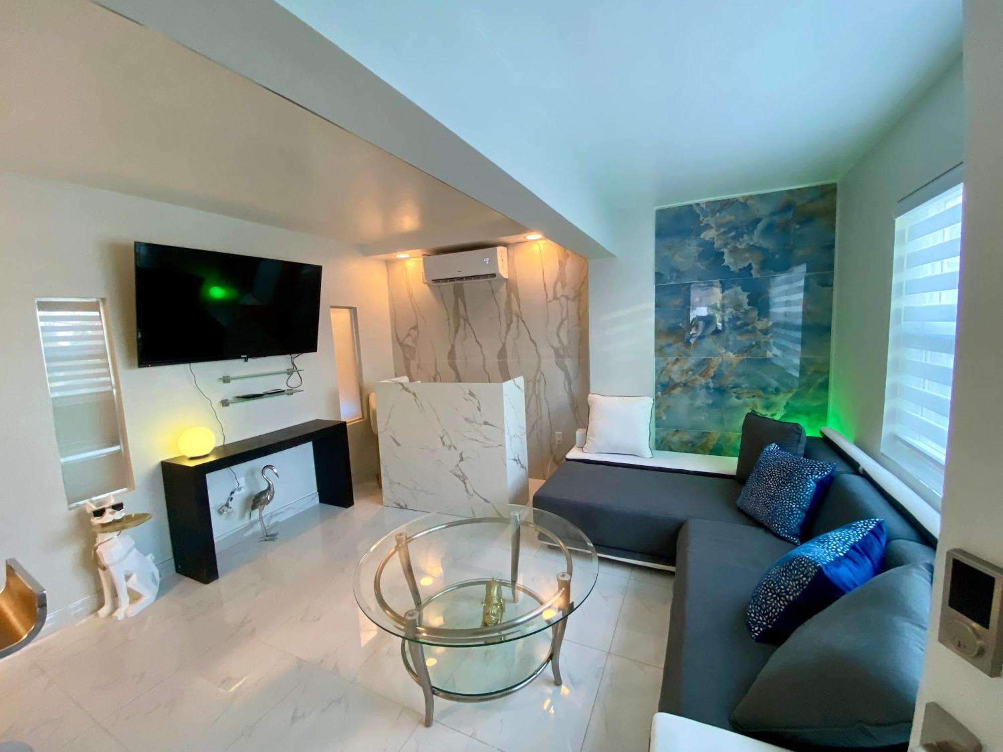 Luxurious Remodeled Direct Waterfront Apartment With Miami Skyline View And Outdoor Terrace Free Parking 5Min Drive To Miami Beach Exterior foto