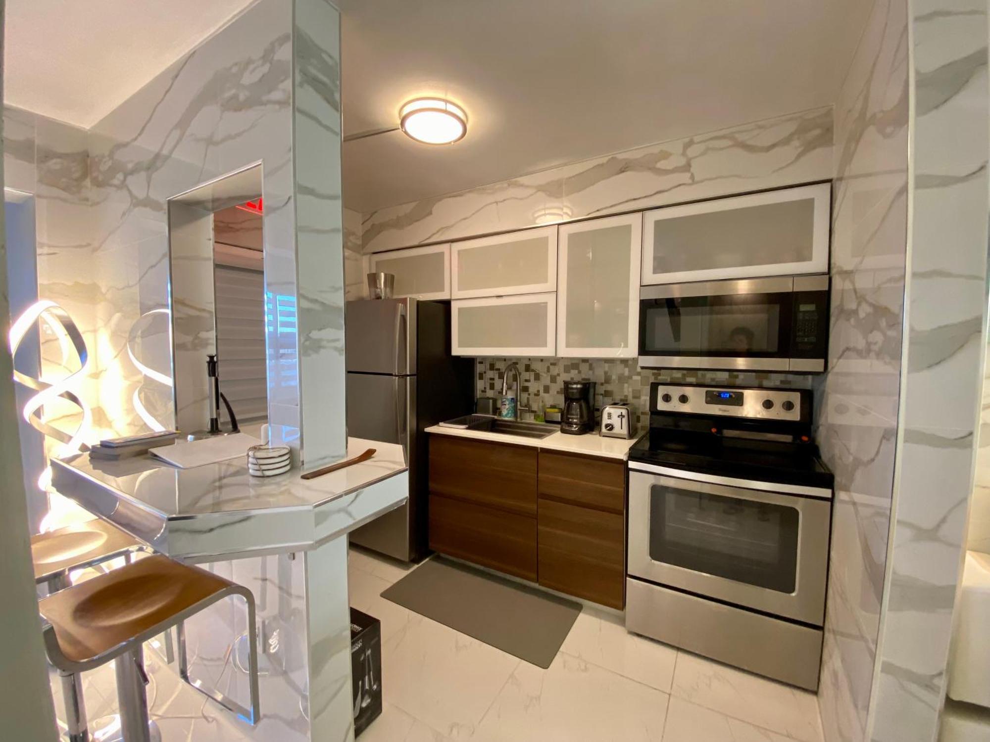 Luxurious Remodeled Direct Waterfront Apartment With Miami Skyline View And Outdoor Terrace Free Parking 5Min Drive To Miami Beach Exterior foto
