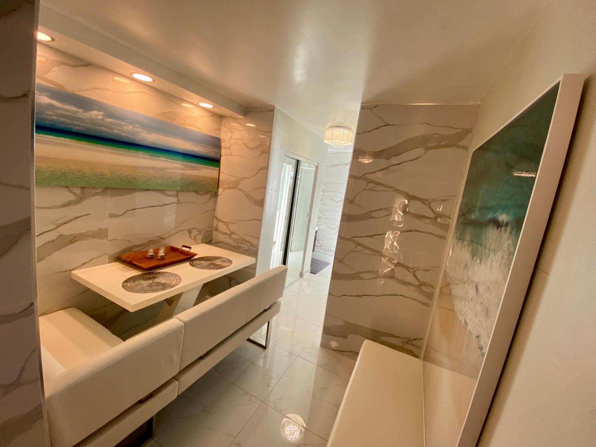 Luxurious Remodeled Direct Waterfront Apartment With Miami Skyline View And Outdoor Terrace Free Parking 5Min Drive To Miami Beach Exterior foto