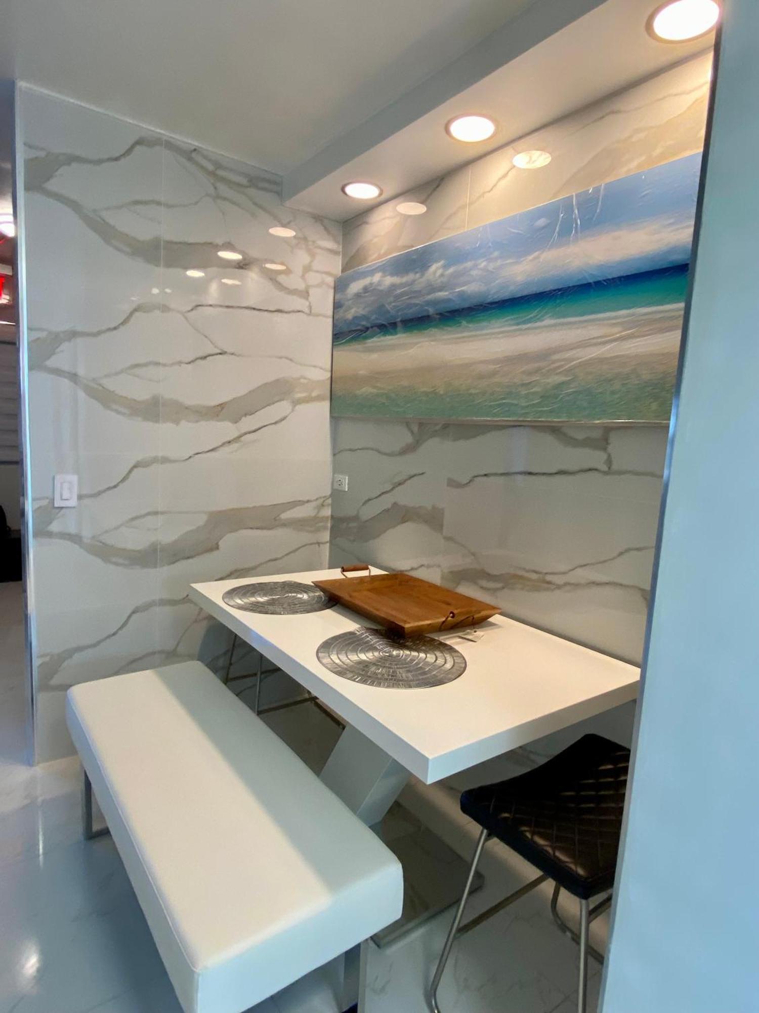 Luxurious Remodeled Direct Waterfront Apartment With Miami Skyline View And Outdoor Terrace Free Parking 5Min Drive To Miami Beach Exterior foto