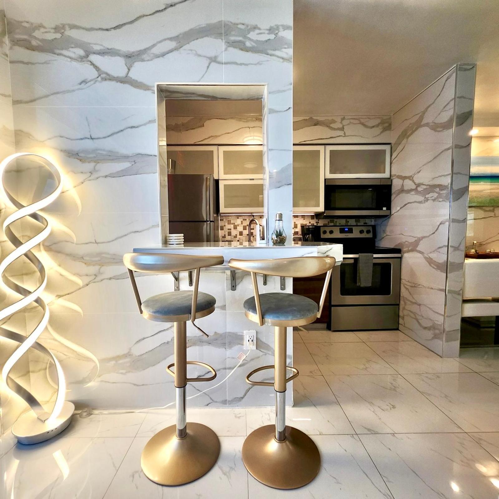 Luxurious Remodeled Direct Waterfront Apartment With Miami Skyline View And Outdoor Terrace Free Parking 5Min Drive To Miami Beach Exterior foto